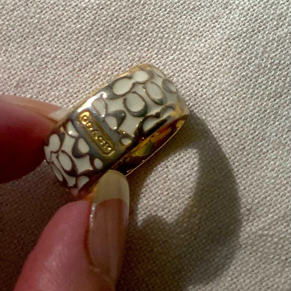 White enamel Vintage Coach logo ring. Size 5 1/2